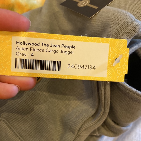 NWT grey fleece jogger with zipper pockets - Picture 3 of 3